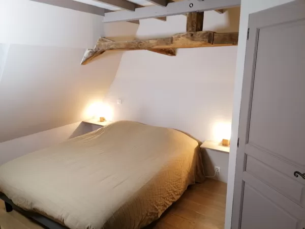 Chambre a l'étage lit 160